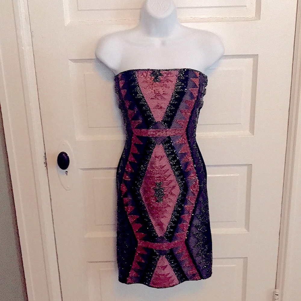 Gorgeous strapless stretch beaded above the knee bodycom dress.